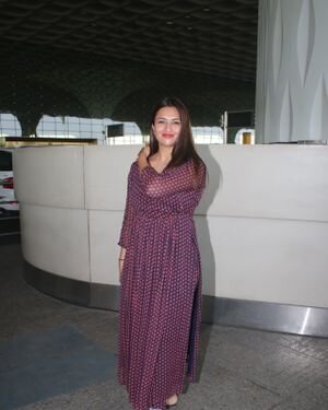 Divyanka Tripathi - Photos: Celebs Spotted At Airport | Picture 1828850