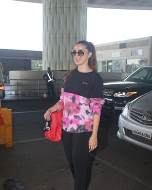 Raai Laxmi - Photos: Celebs Spotted At Airport | Picture 1829673