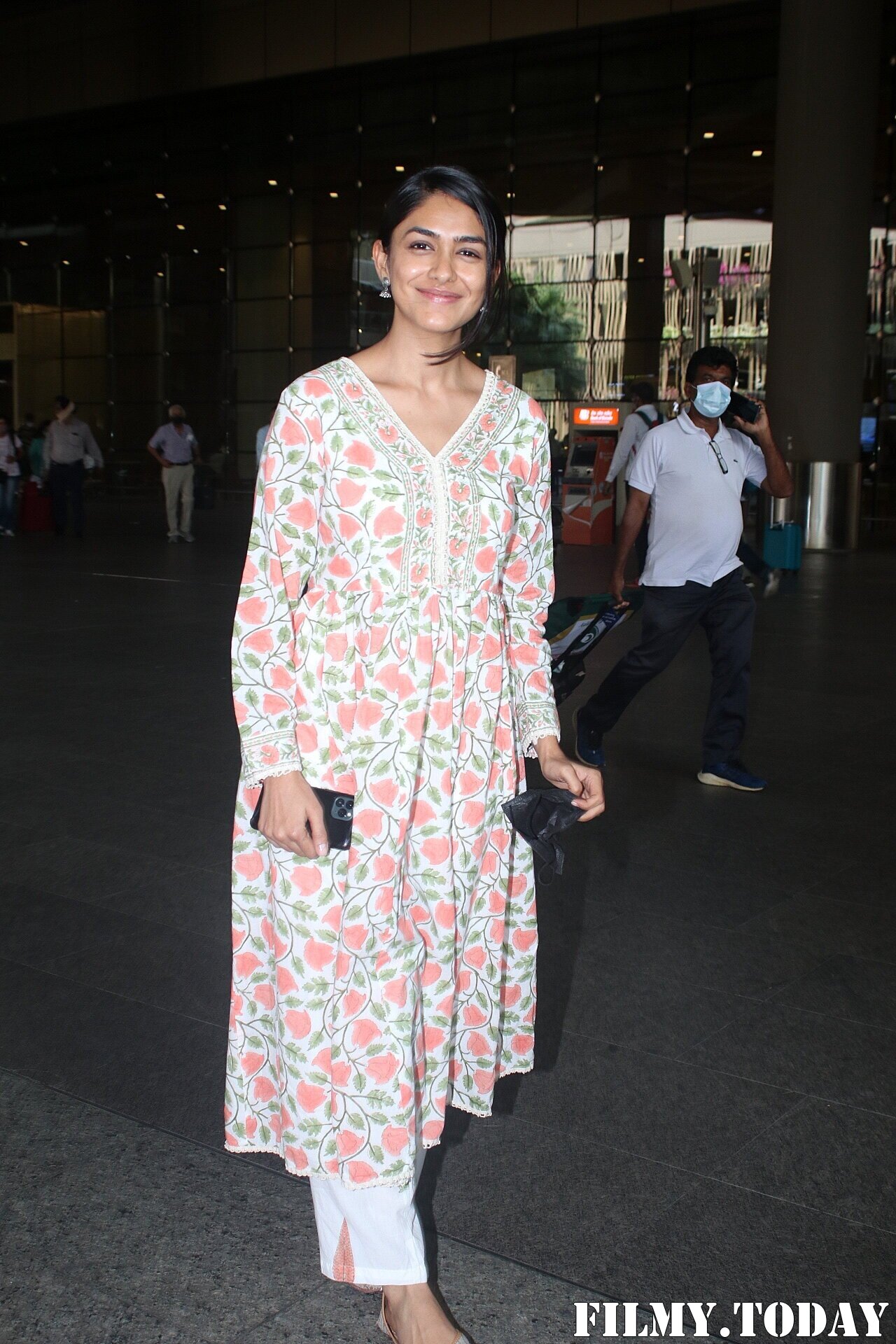 Mrunal Thakur - Photos: Celebs Spotted At Airport | Picture 1830265