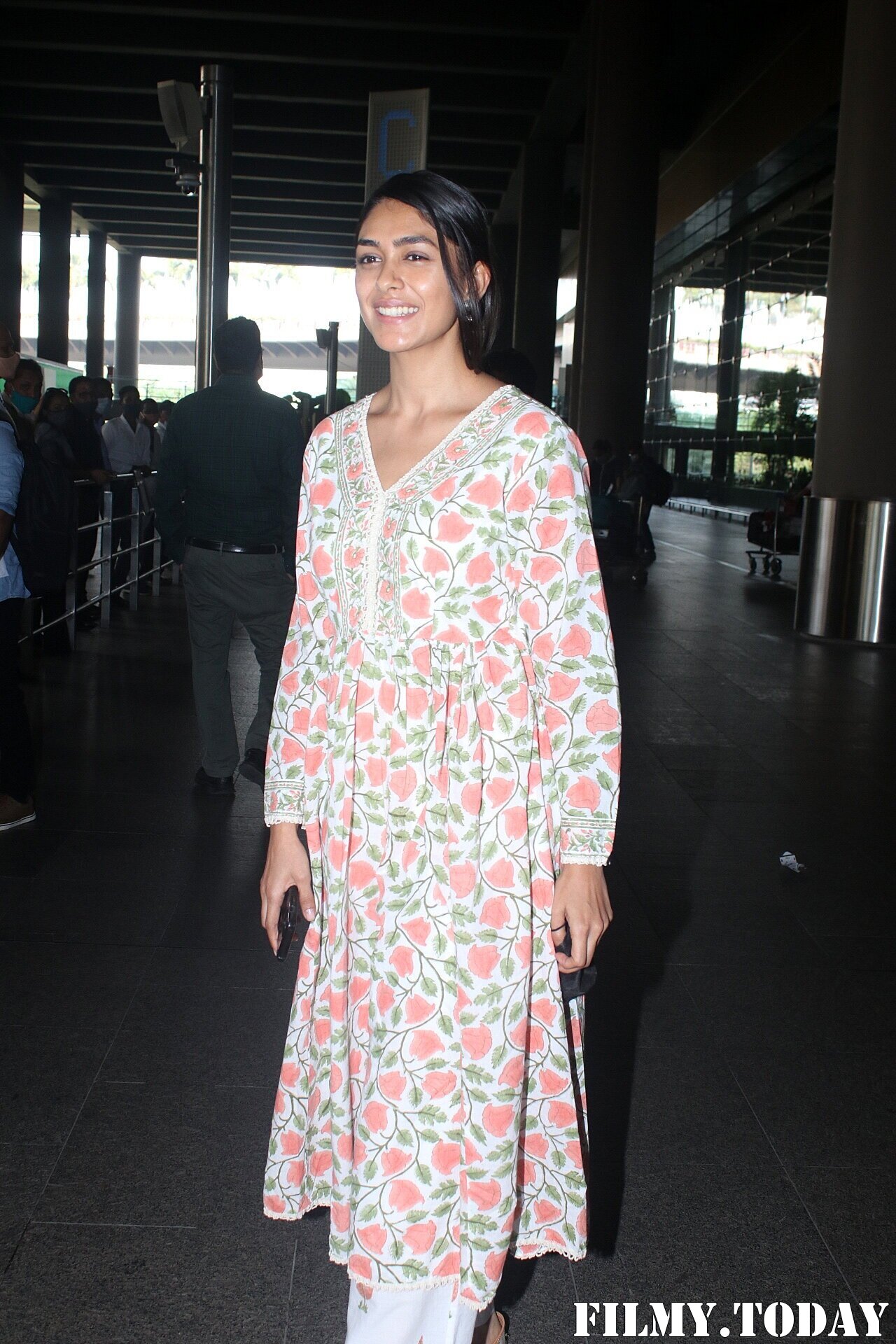 Mrunal Thakur - Photos: Celebs Spotted At Airport | Picture 1830259