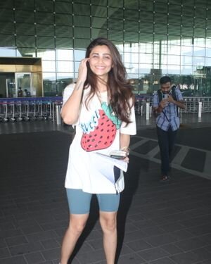 Daisy Shah - Photos: Celebs Spotted At Airport | Picture 1830344
