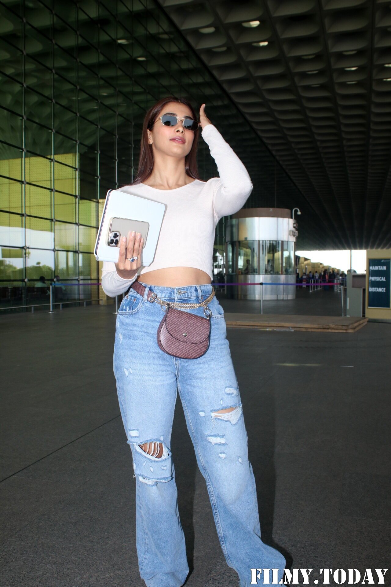 Pooja Hegde - Photos: Celebs Spotted At Airport | Picture 1833183