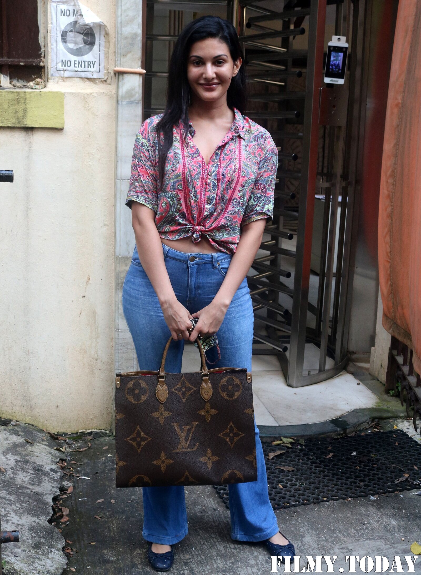 Amyra Dastur - Photos: Celebs Spotted At Bandra | Picture 1827591