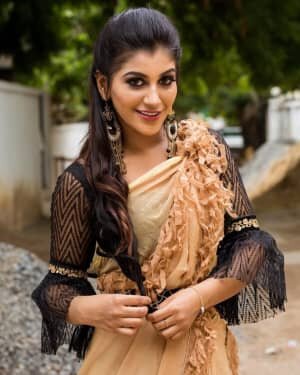 Yaashika Aanand Latest Photos | Picture 1736153