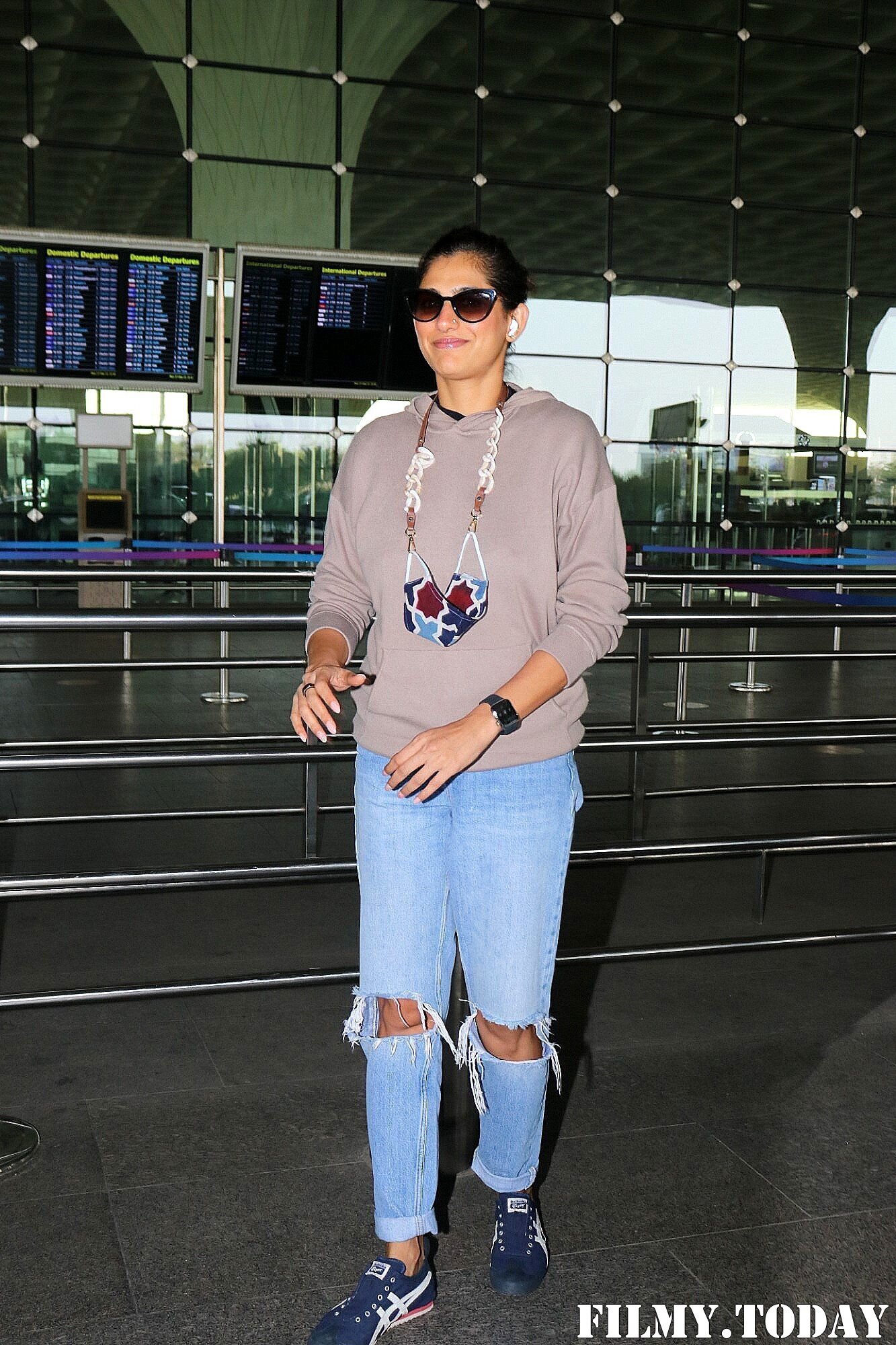 Kubbra Sait - Photos: Celebs Spotted At Airport | Picture 1851987