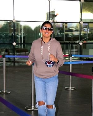 Kubbra Sait - Photos: Celebs Spotted At Airport | Picture 1851986