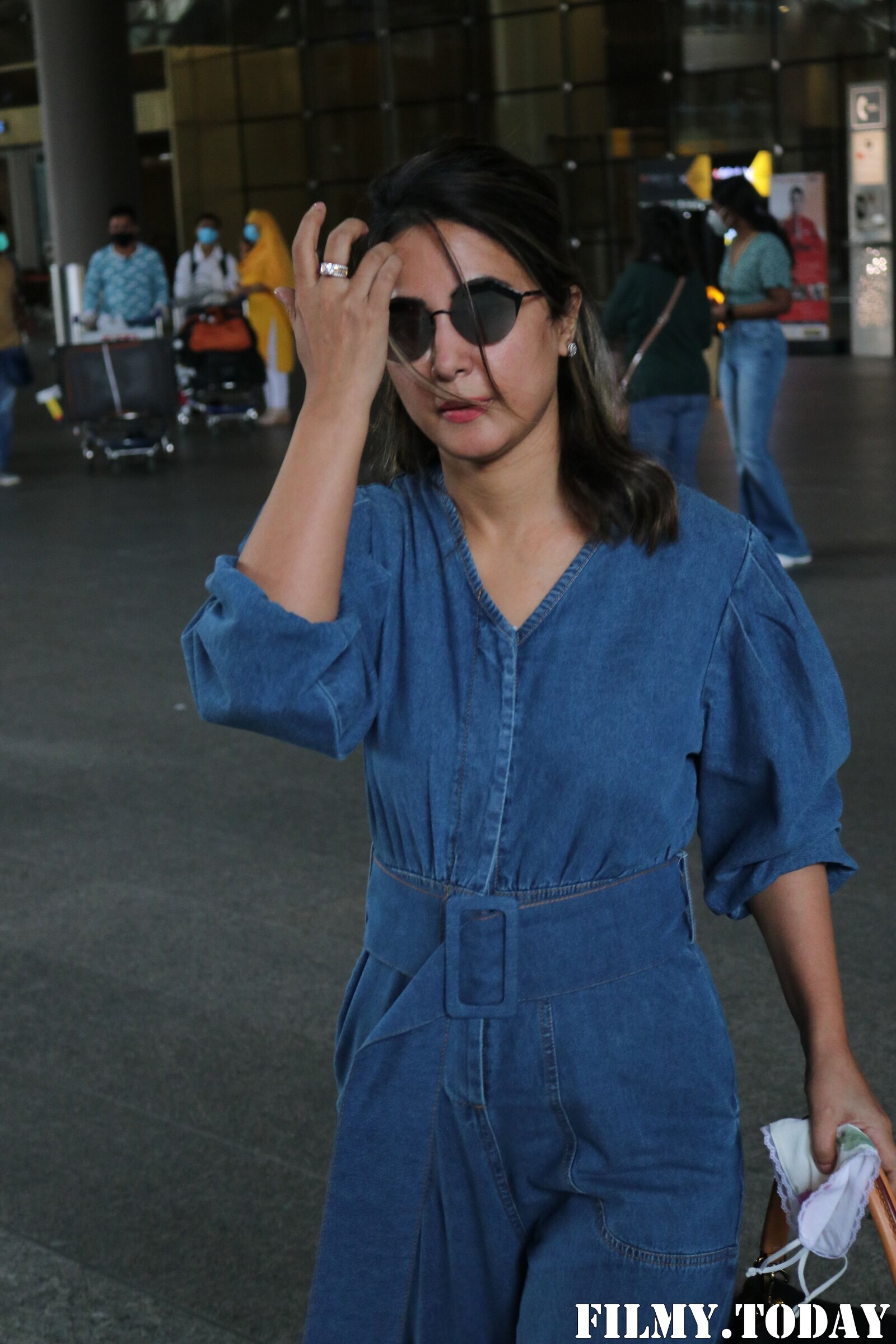 Hina Khan - Photos: Celebs Spotted At Airport | Picture 1754232