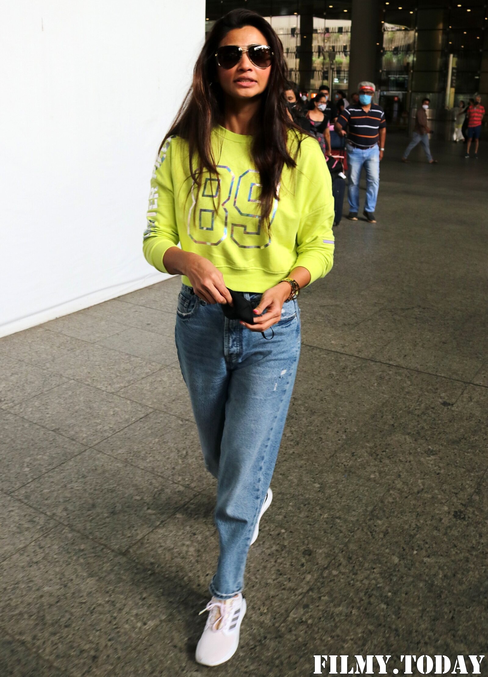 Daisy Shah - Photos: Celebs Spotted At Bandra | Picture 1765573