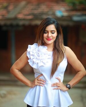 Ashu Reddy Latest Photos | Picture 1835405
